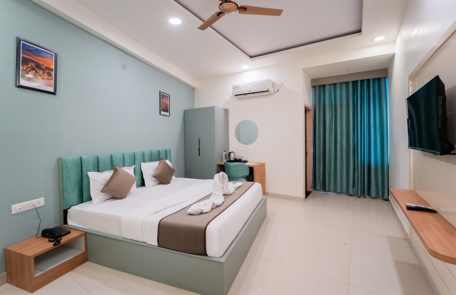 Signature Premium Room King Bed Hotel Sarvika Mansarover Jaipur